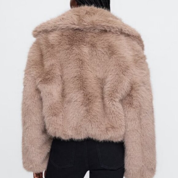 Gap Cropped Faux Fur Jacket - Picture 2 of 7